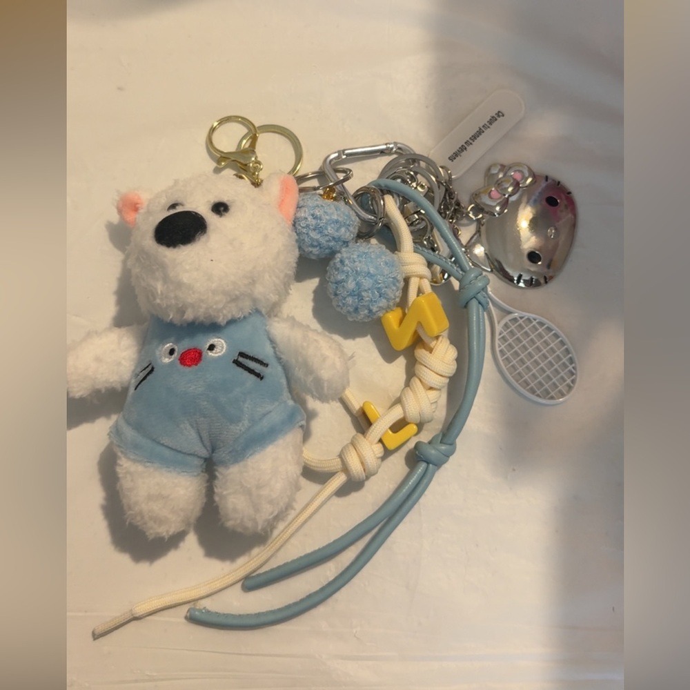 Fun Keychains with Many Amazing Accessories - Picture 6 of 16